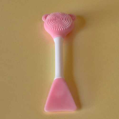 Žaismingas rožinis veido šveitimo šepetėlis su mentele